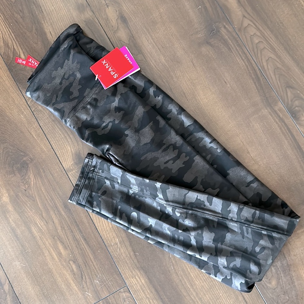SPANX FAUX LEATHER LEGGING